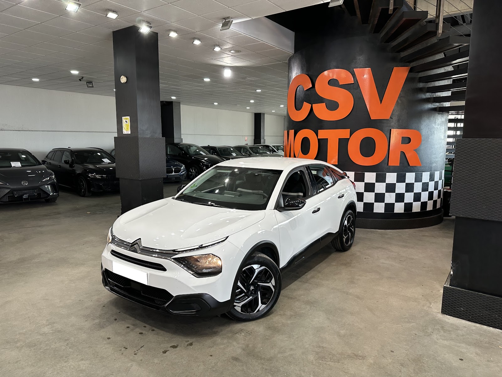 Interior de Citroen C4 2024 · foto real CSV Motor