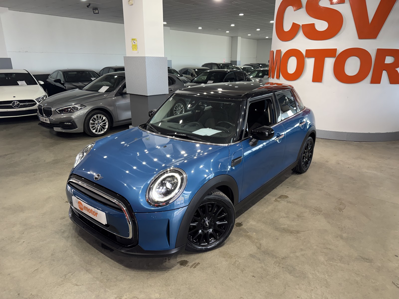 Salpicadero de Mini Mini 2023 · foto real CSV Motor