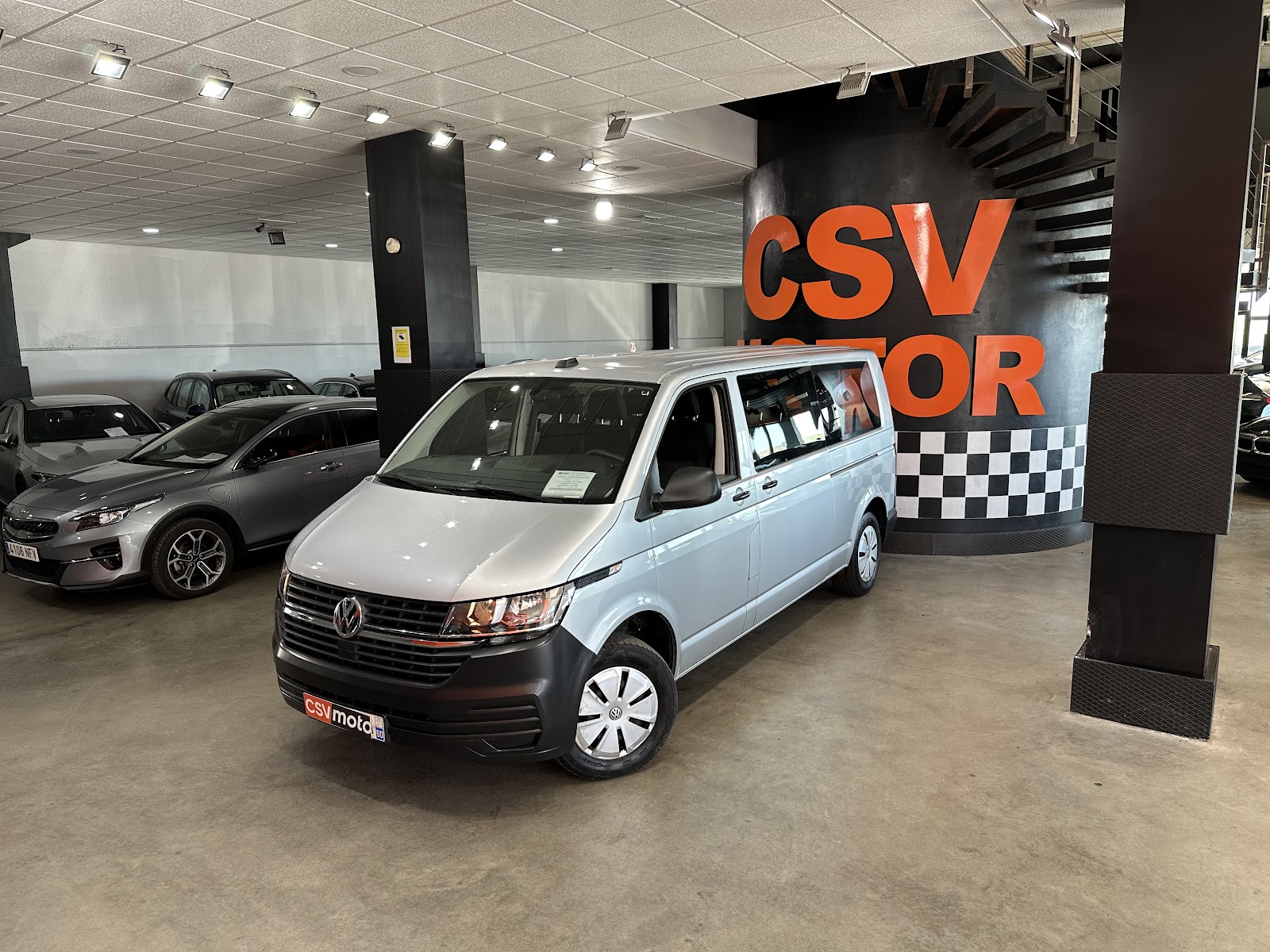 VOLKSWAGEN TRANSPORTER 2.0 TDI 110 COMBI L2