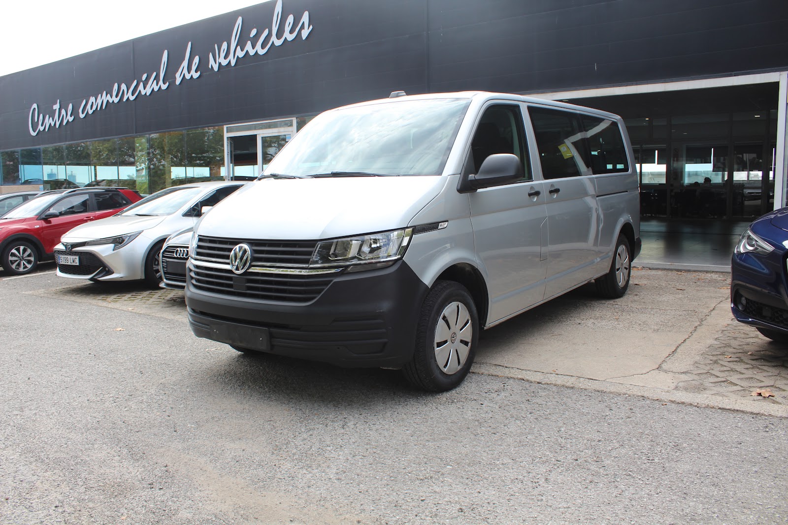 VOLKSWAGEN TRANSPORTER 2.0 TDI 110 COMBI L2