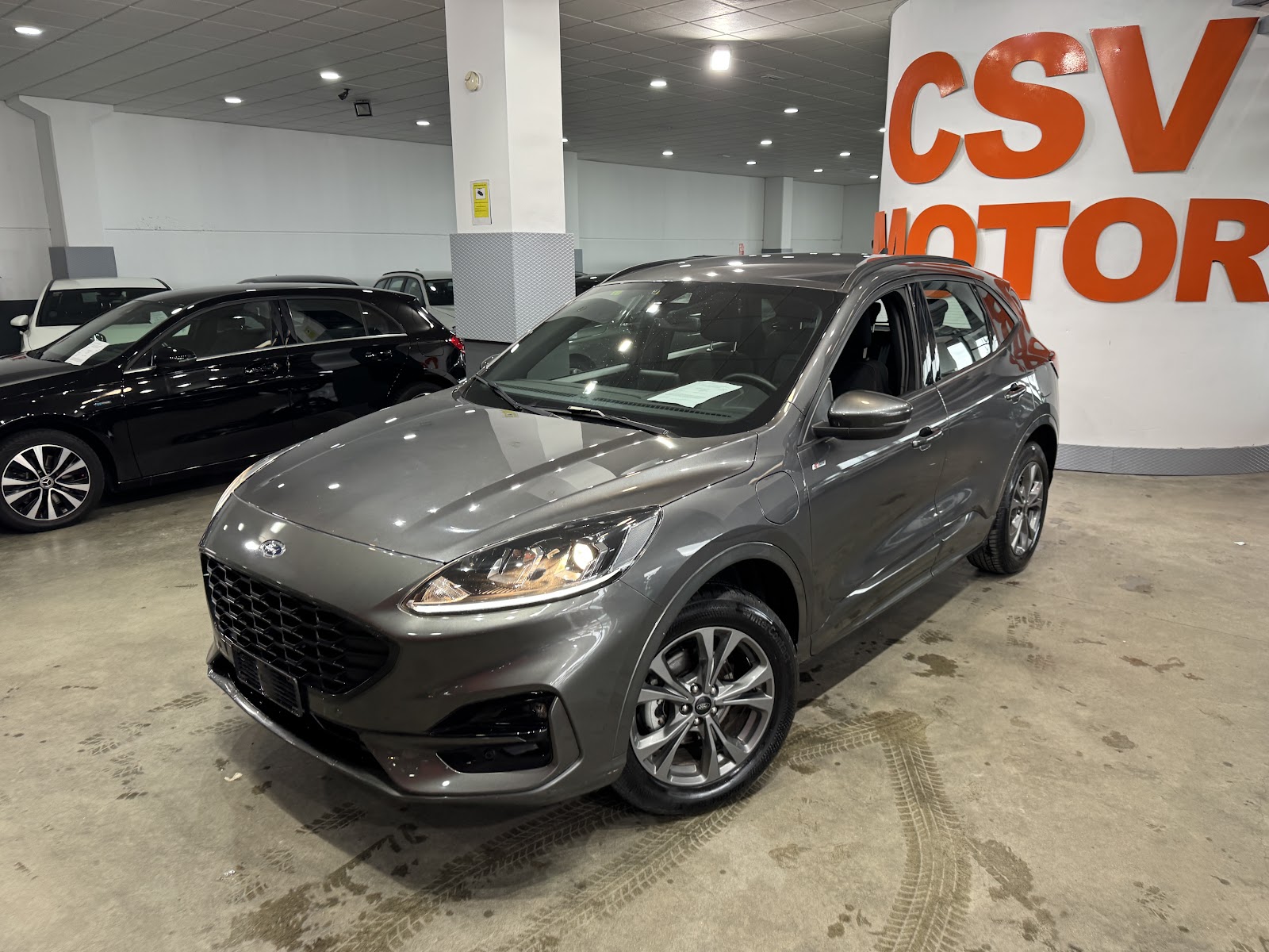 Maletero de Ford Kuga 2023 · foto real CSV Motor