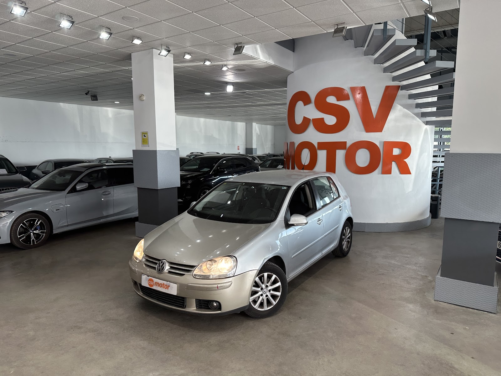 VOLKSWAGEN GOLF 1.6 TDI 105 COMFORTLINE COMPACTO