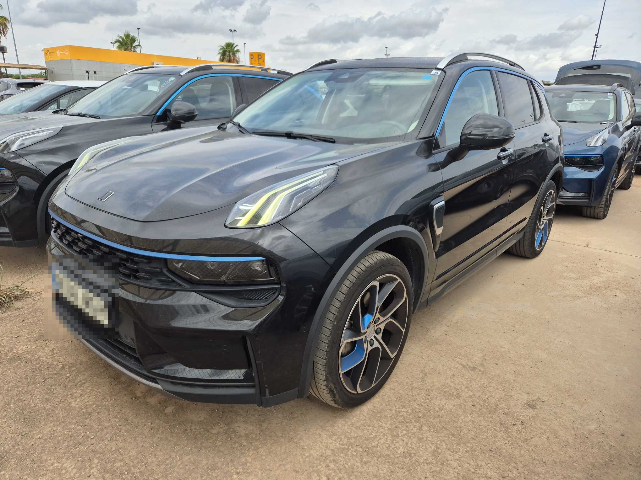 LYNK&CO 01