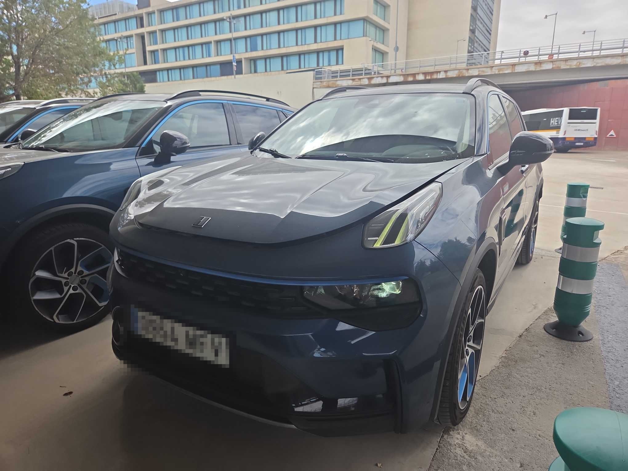 LYNK&CO 01