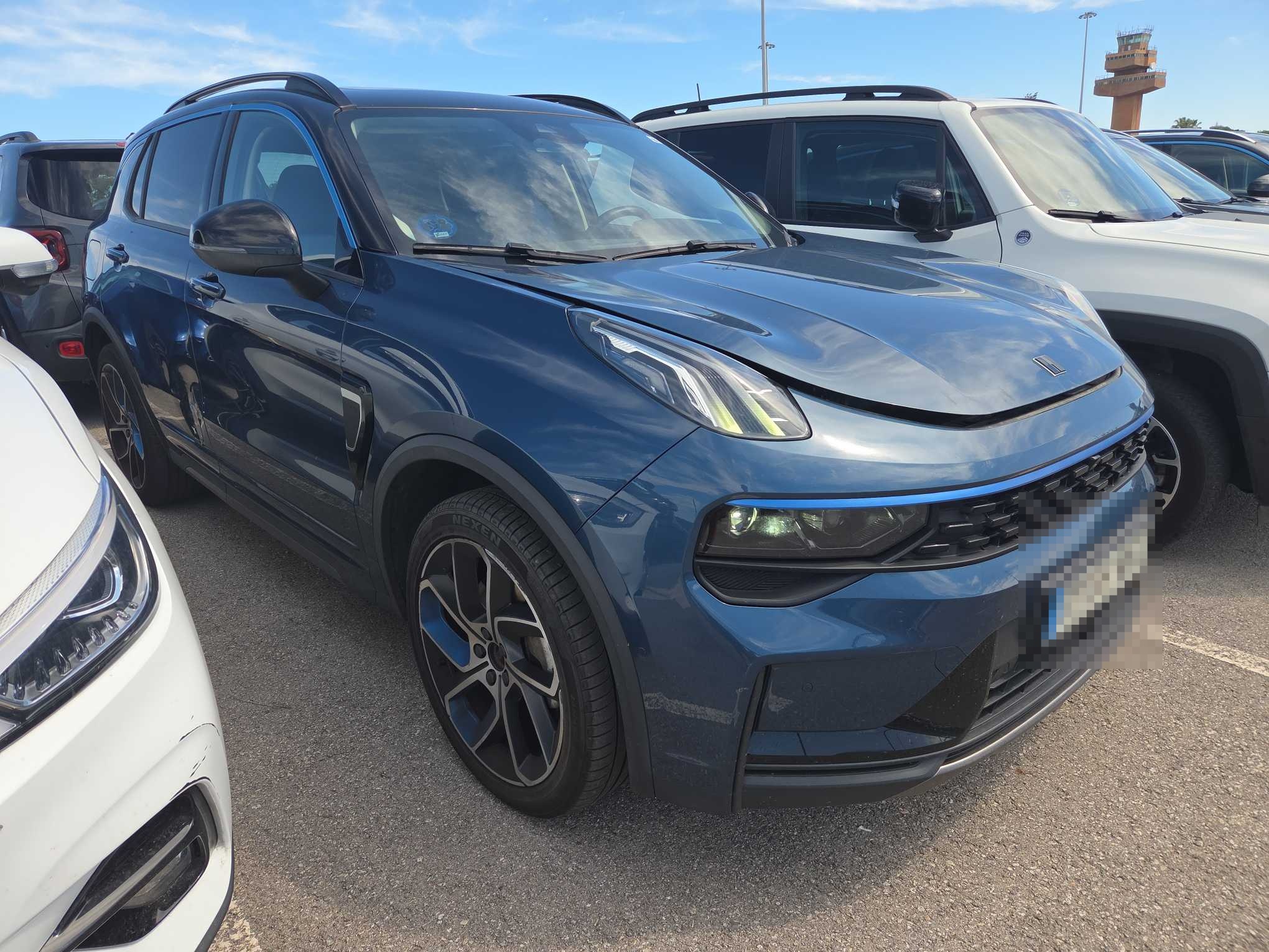 LYNK&CO 01