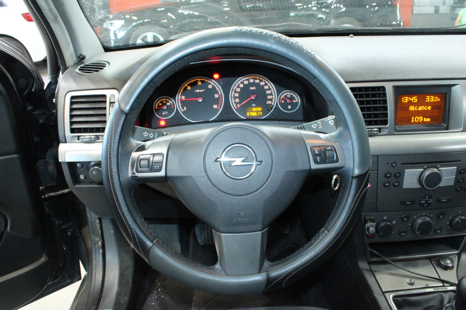 Foto 8 de OPEL VECTRA 2005 en venta en CSV Motor