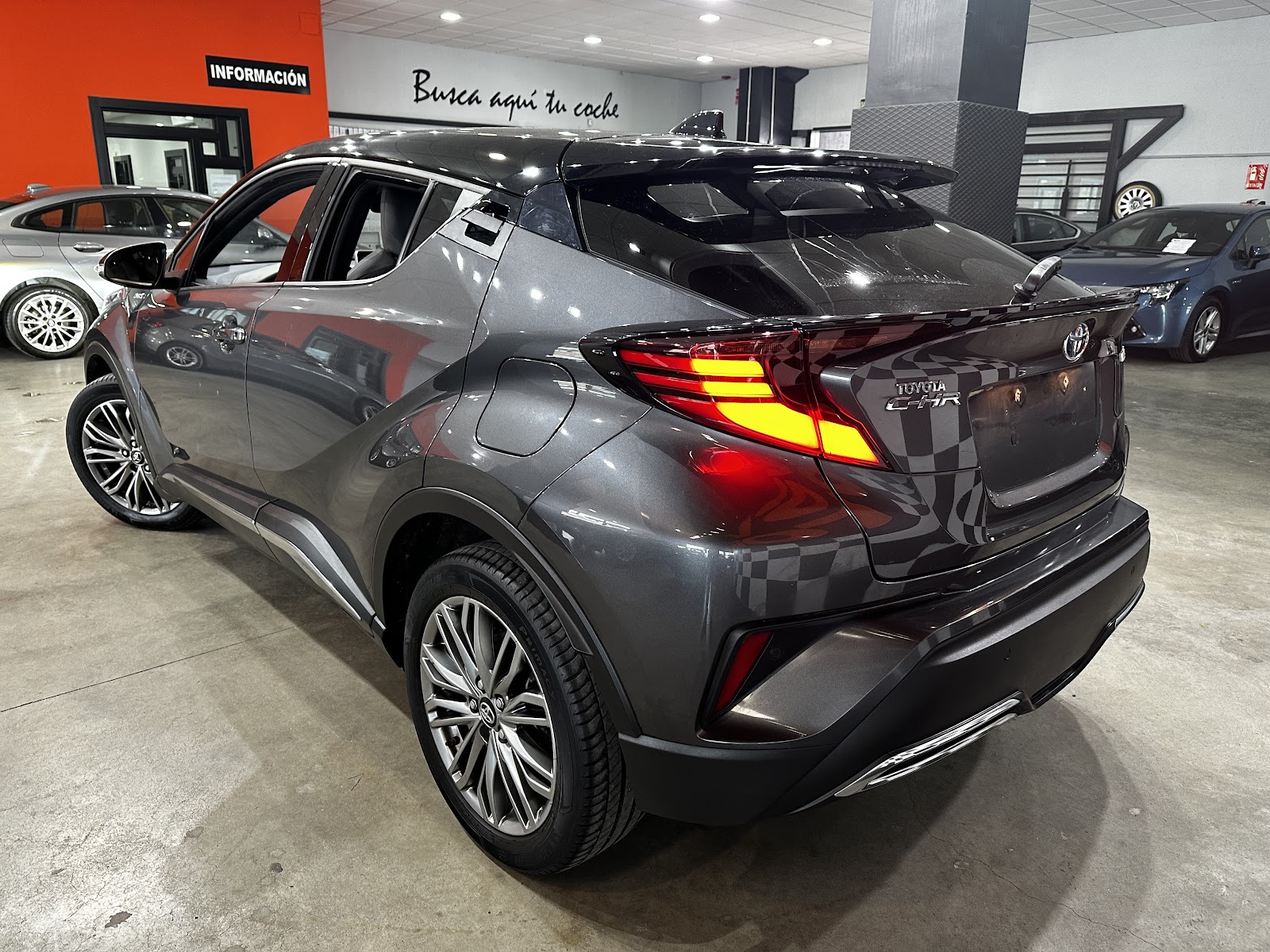 Foto 5 de TOYOTA C-HR 2021 en venta en CSV Motor VALDEFUENTES