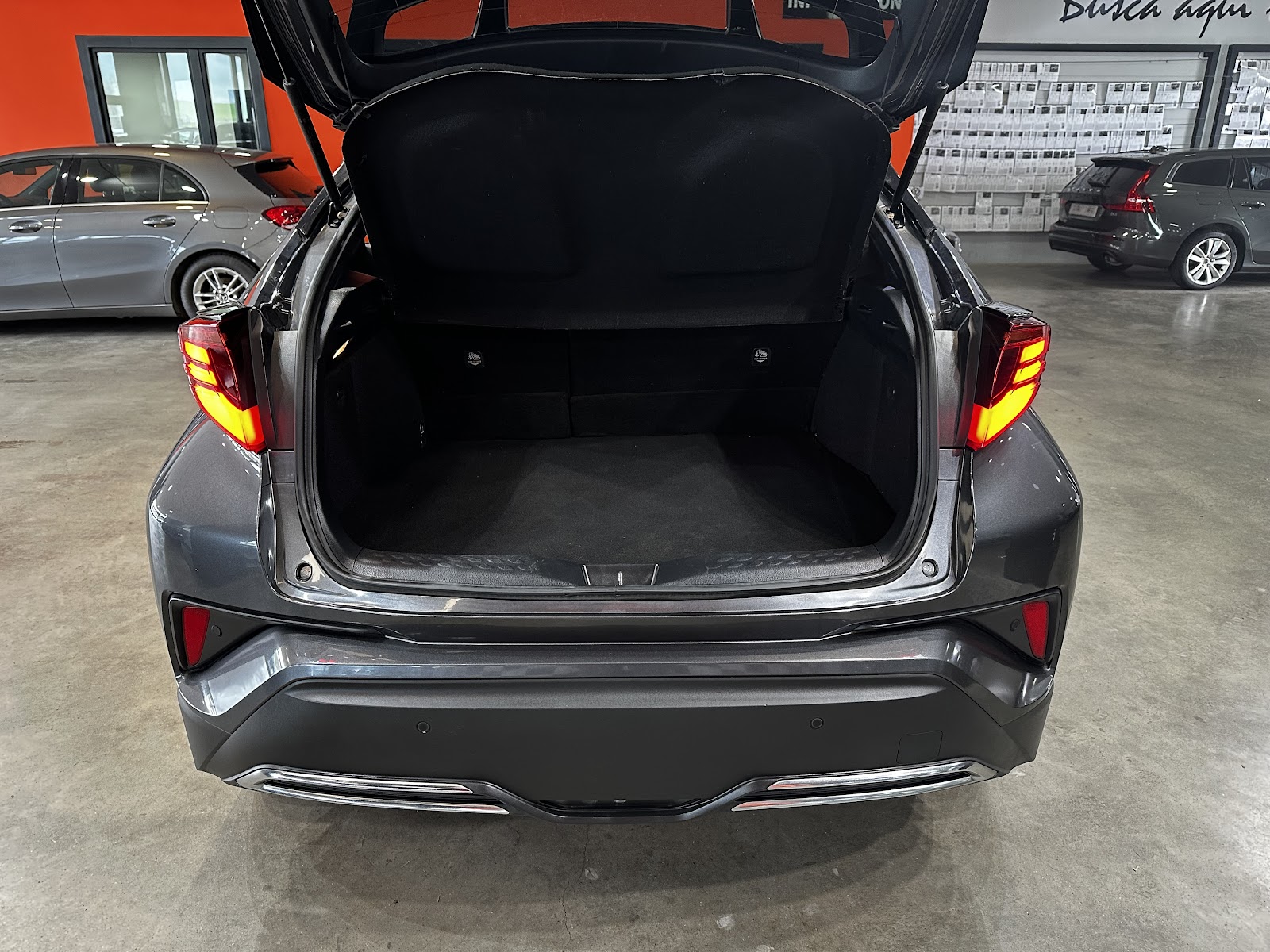 Foto 8 de TOYOTA C-HR 2021 en venta en CSV Motor VALDEFUENTES