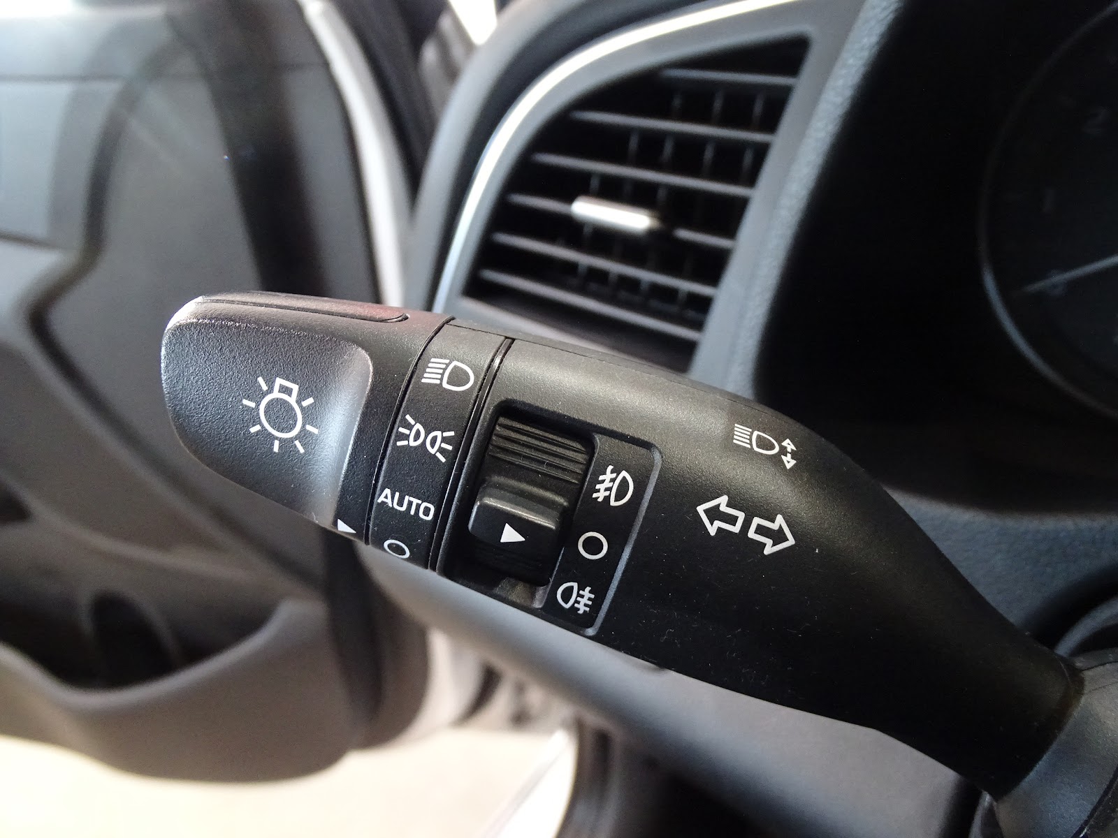 Foto 12 de HYUNDAI ELANTRA 2016 en venta en CSV Motor VALDEFUENTES