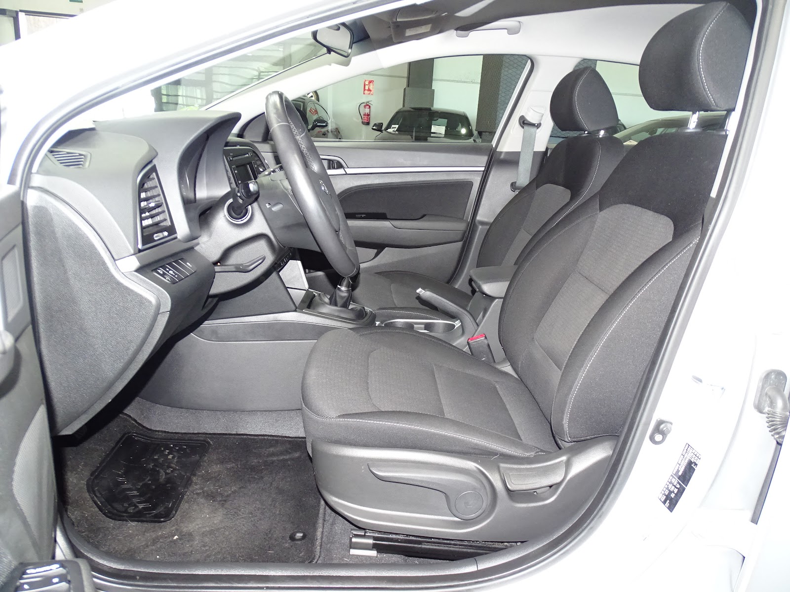 Foto 6 de HYUNDAI ELANTRA 2016 en venta en CSV Motor VALDEFUENTES