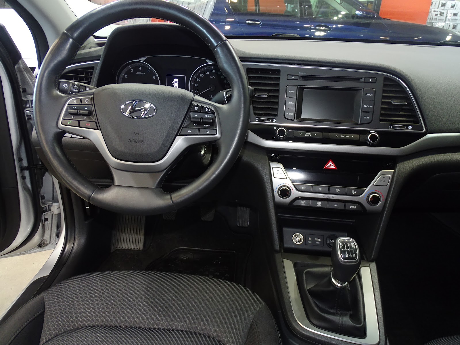Foto 8 de HYUNDAI ELANTRA 2016 en venta en CSV Motor VALDEFUENTES
