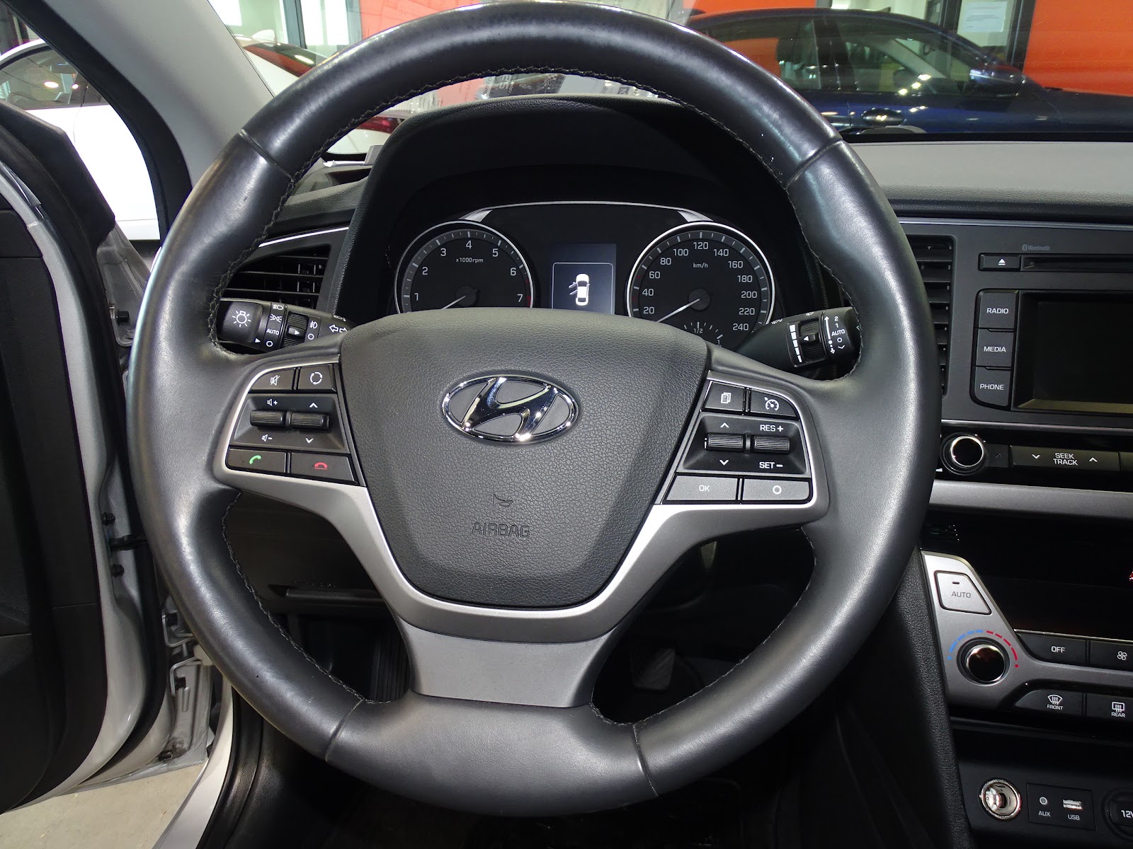 Foto 9 de HYUNDAI ELANTRA 2016 en venta en CSV Motor VALDEFUENTES