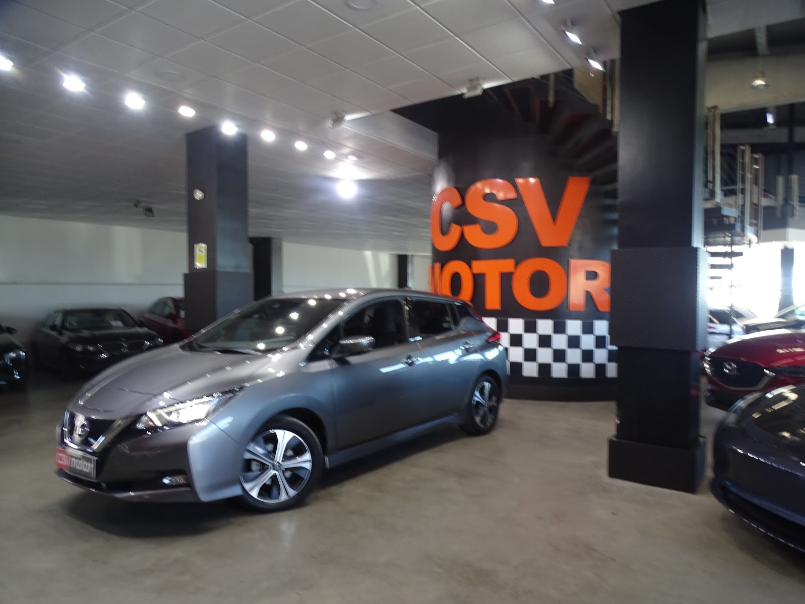 Foto 2 de Nissan Leaf 2021 en venta en CSV Motor VALDEFUENTES · color Gris Metalizado