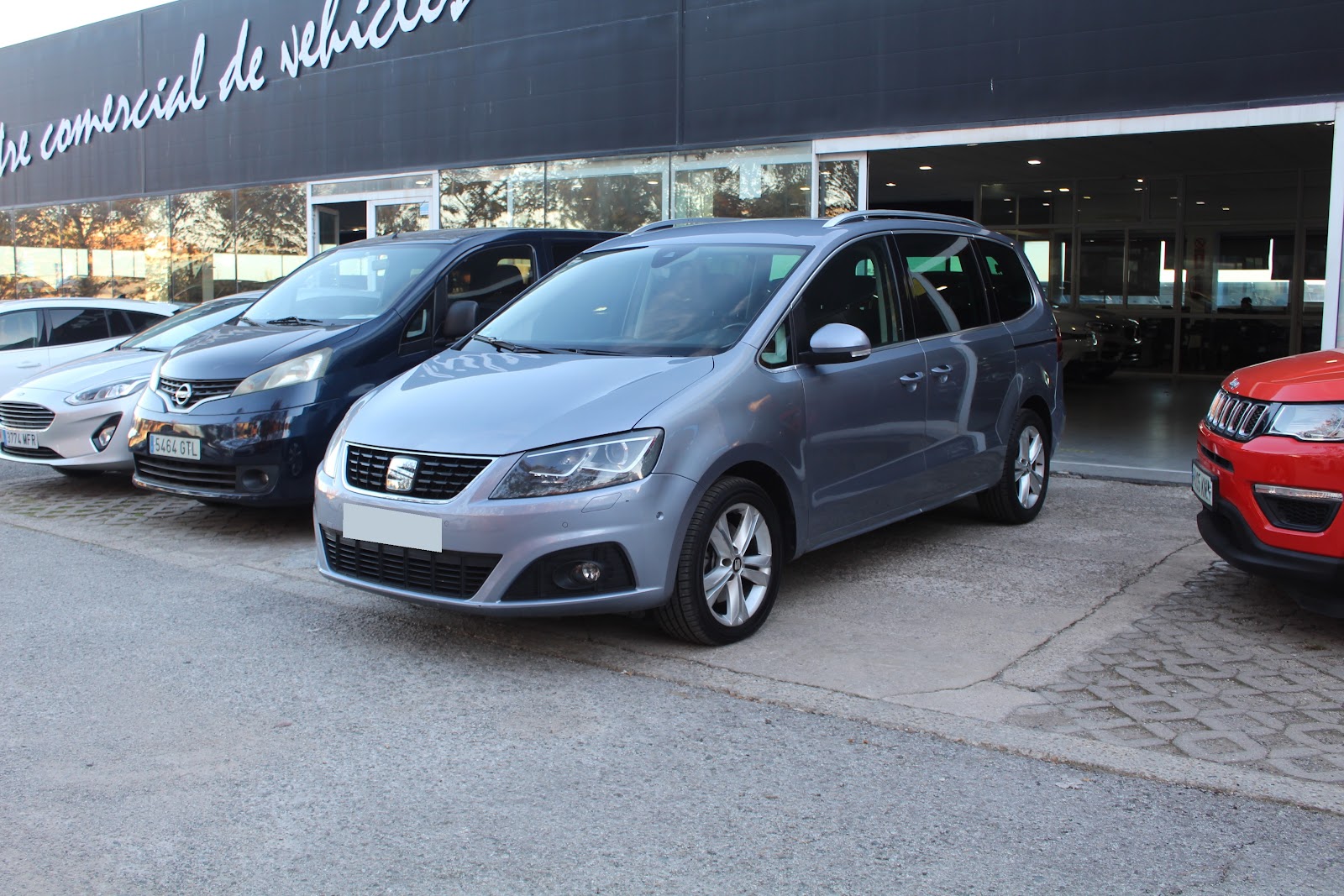 Foto 2 de SEAT Alhambra 2022 en venta en CSV Motor VALDEFUENTES · color Plata Metalizado