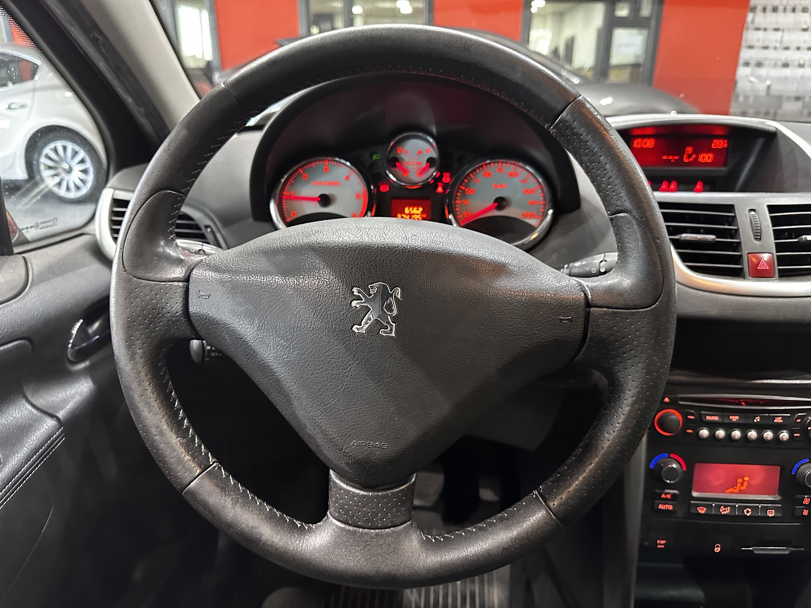 Foto 12 de PEUGEOT 207 2010 en venta en CSV Motor VALDEFUENTES