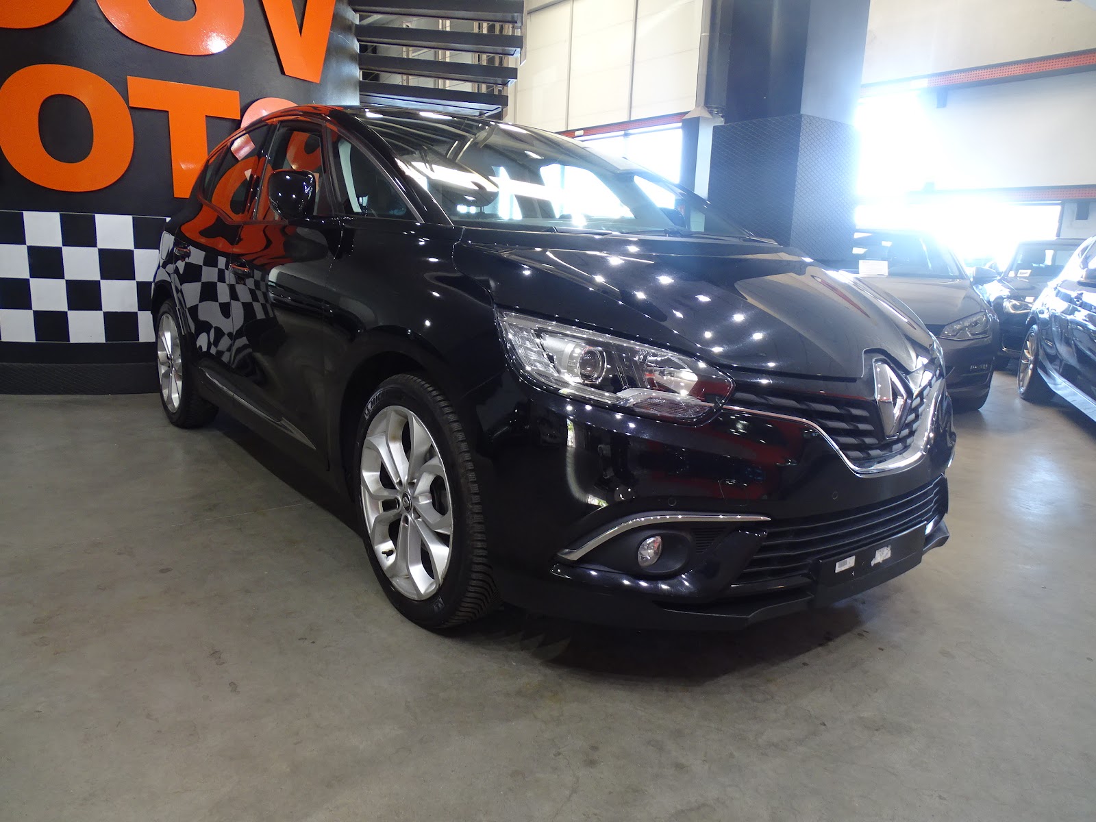 Foto 3 de RENAULT SCENIC 2017 en venta en CSV Motor VALDEFUENTES