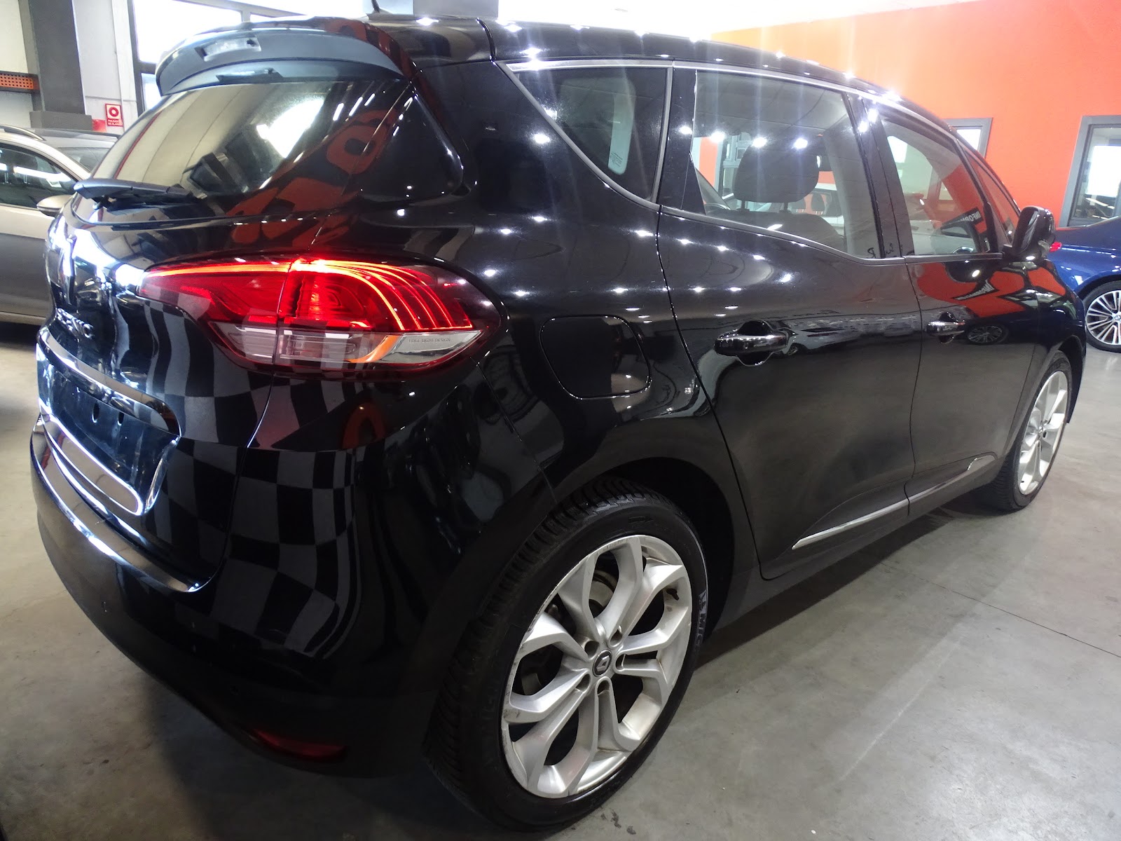 Foto 4 de RENAULT SCENIC 2017 en venta en CSV Motor VALDEFUENTES
