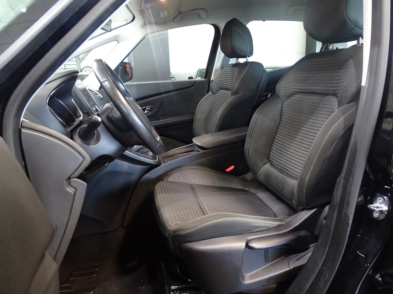 Foto 6 de RENAULT SCENIC 2017 en venta en CSV Motor VALDEFUENTES