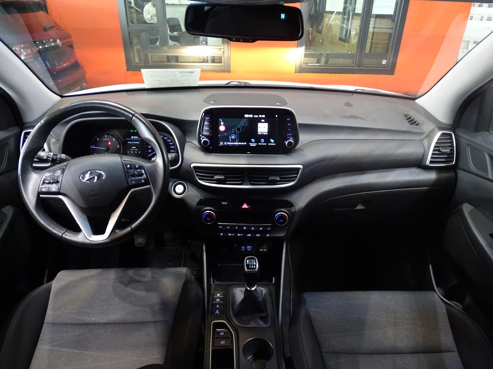 Foto 10 de HYUNDAI TUCSON 2023 en venta en CSV Motor VALDEFUENTES