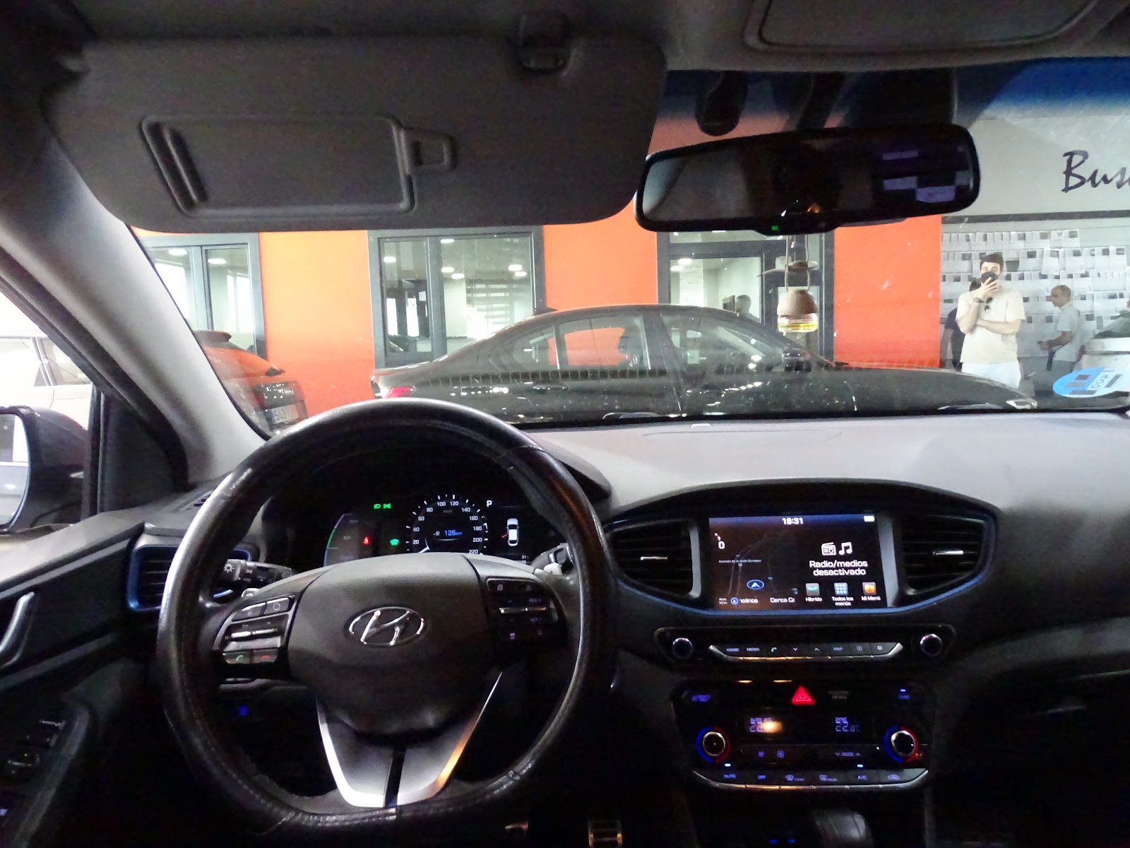 Foto 10 de HYUNDAI IONIQ 2023 en venta en CSV Motor VALDEFUENTES