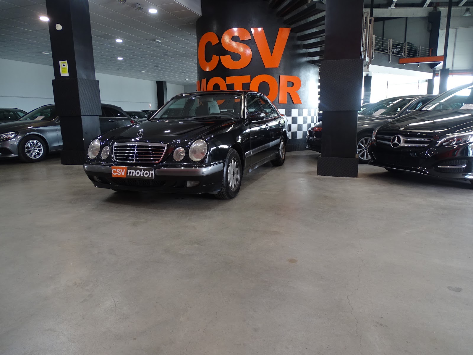 Foto 1 de Mercedes-Benz E220 2000 en venta en CSV Motor VALDEFUENTES