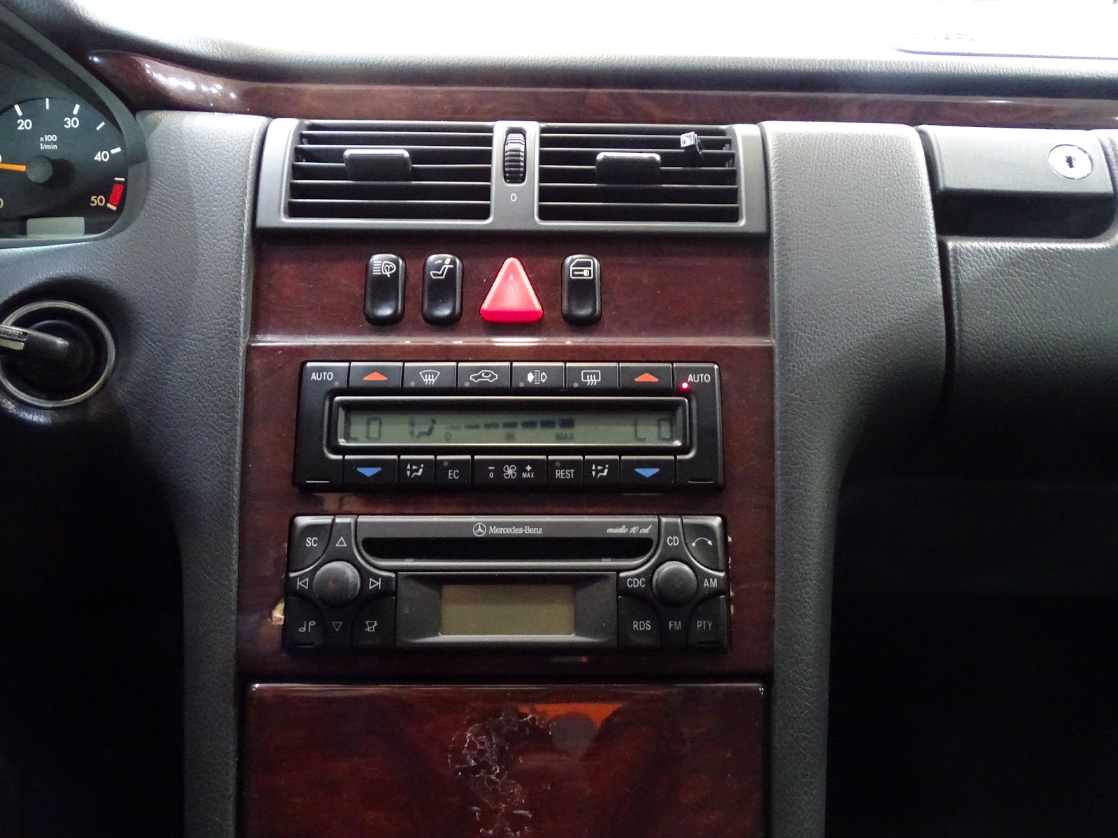 Foto 15 de MERCEDES E220 2000 en venta en CSV Motor VALDEFUENTES
