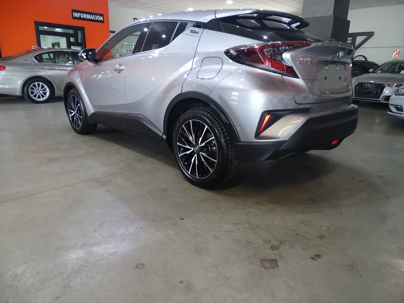 Foto 2 de TOYOTA C-HR 2019 en venta en CSV Motor VALDEFUENTES
