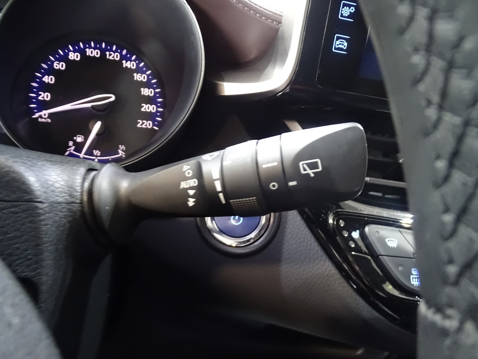 Foto 17 de TOYOTA C-HR 2019 en venta en CSV Motor VALDEFUENTES