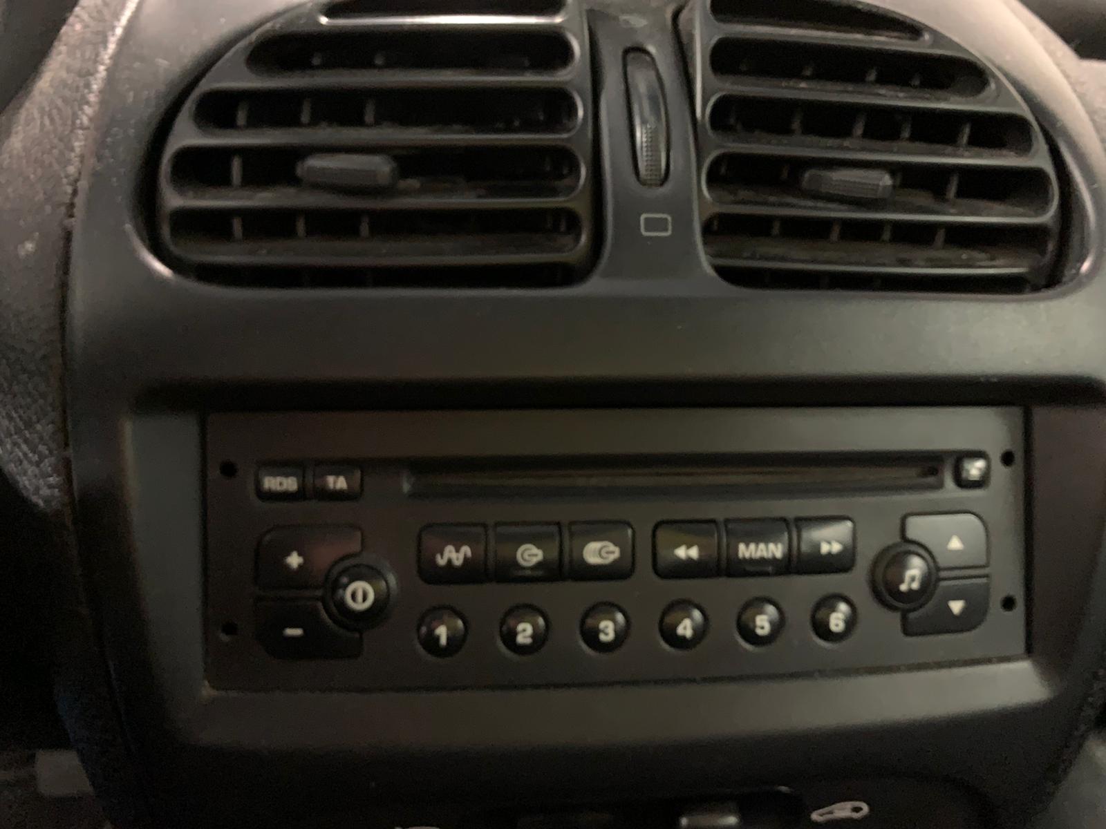 Foto 12 de PEUGEOT 206 1907 en venta en CSV Motor VALDEFUENTES