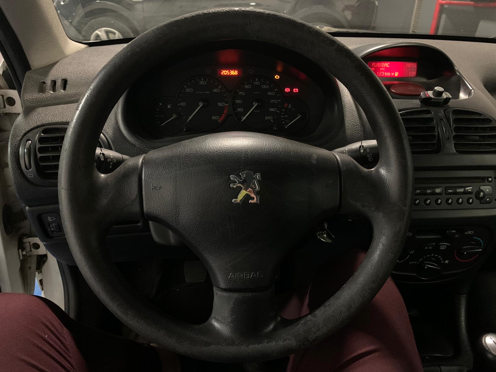 Foto 10 de PEUGEOT 206 1907 en venta en CSV Motor VALDEFUENTES