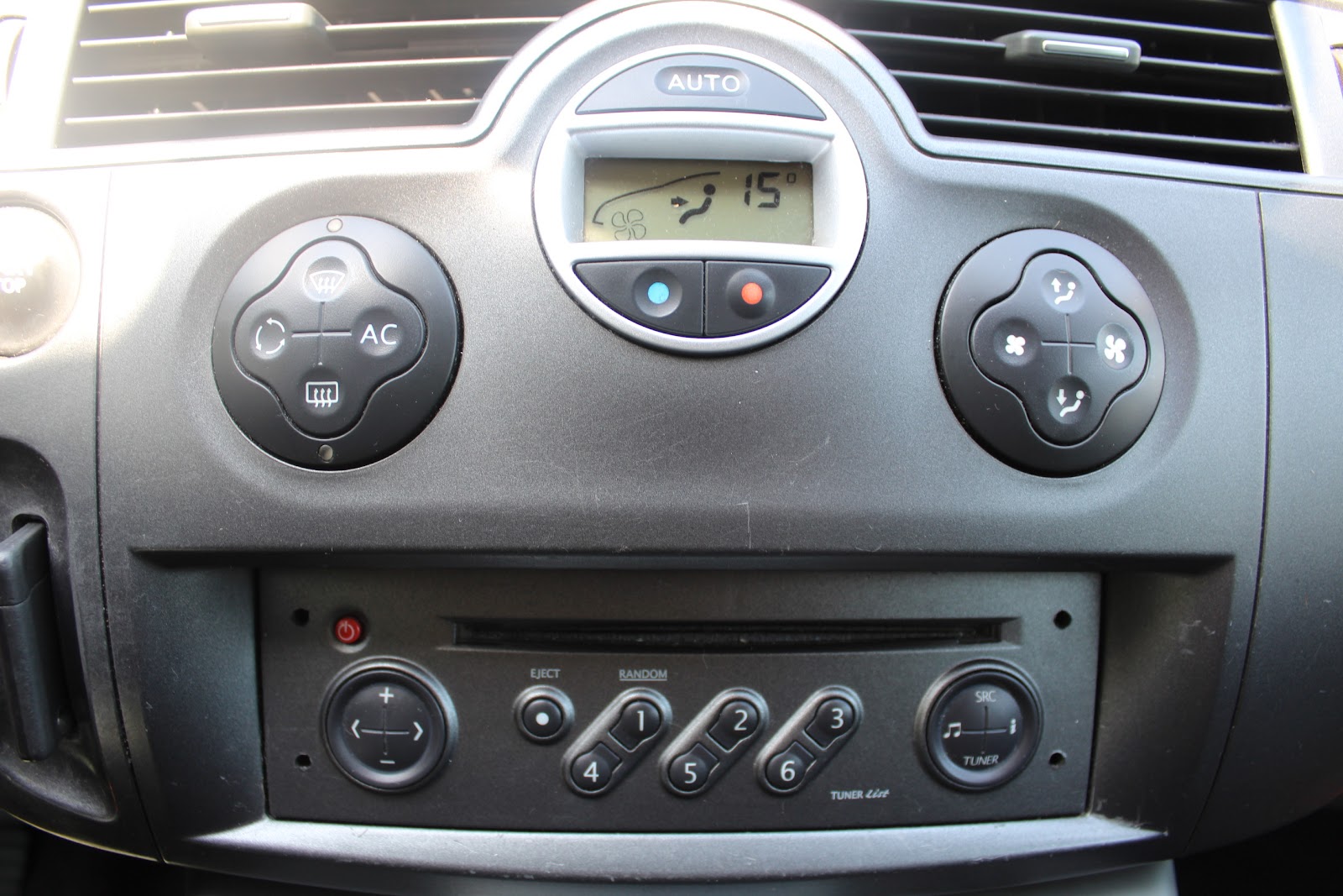 Foto 11 de RENAULT GRAND SCENIC 2004 en venta en CSV Motor VALDEFUENTES