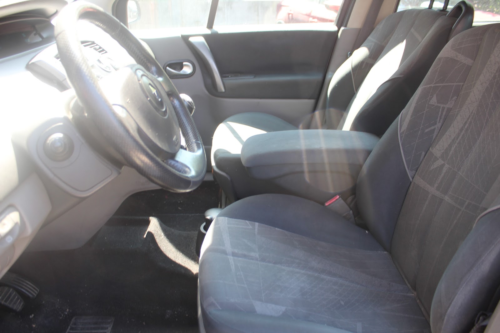 Foto 7 de RENAULT GRAND SCENIC 2004 en venta en CSV Motor VALDEFUENTES