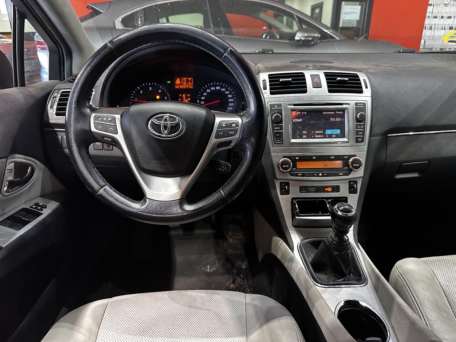 Foto 12 de TOYOTA AVENSIS 2013 en venta en CSV Motor VALDEFUENTES