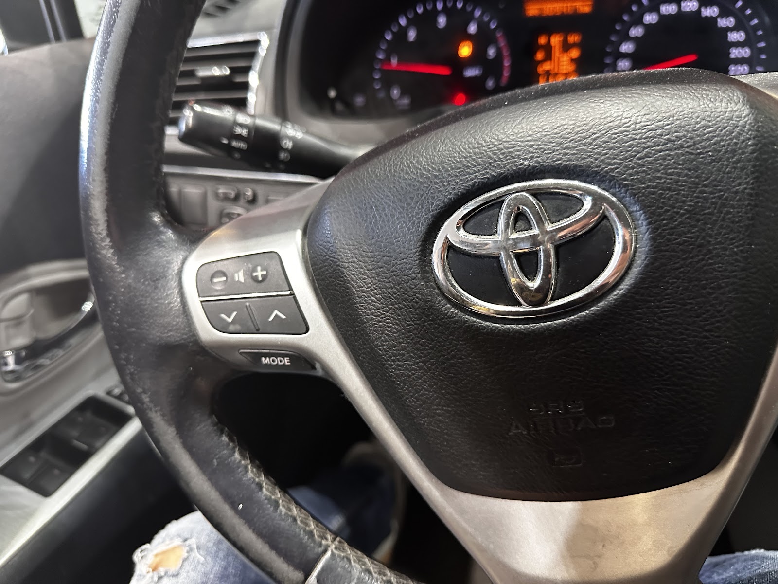 Foto 16 de TOYOTA AVENSIS 2013 en venta en CSV Motor VALDEFUENTES