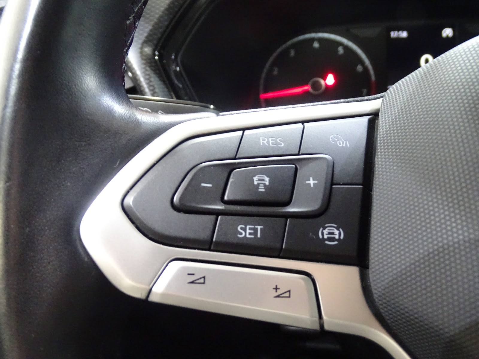 Foto 13 de VOLKSWAGEN T-CROSS 2023 en venta en CSV Motor
