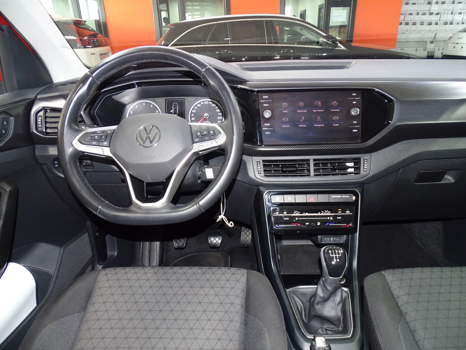Foto 9 de VOLKSWAGEN T-CROSS 2023 en venta en CSV Motor