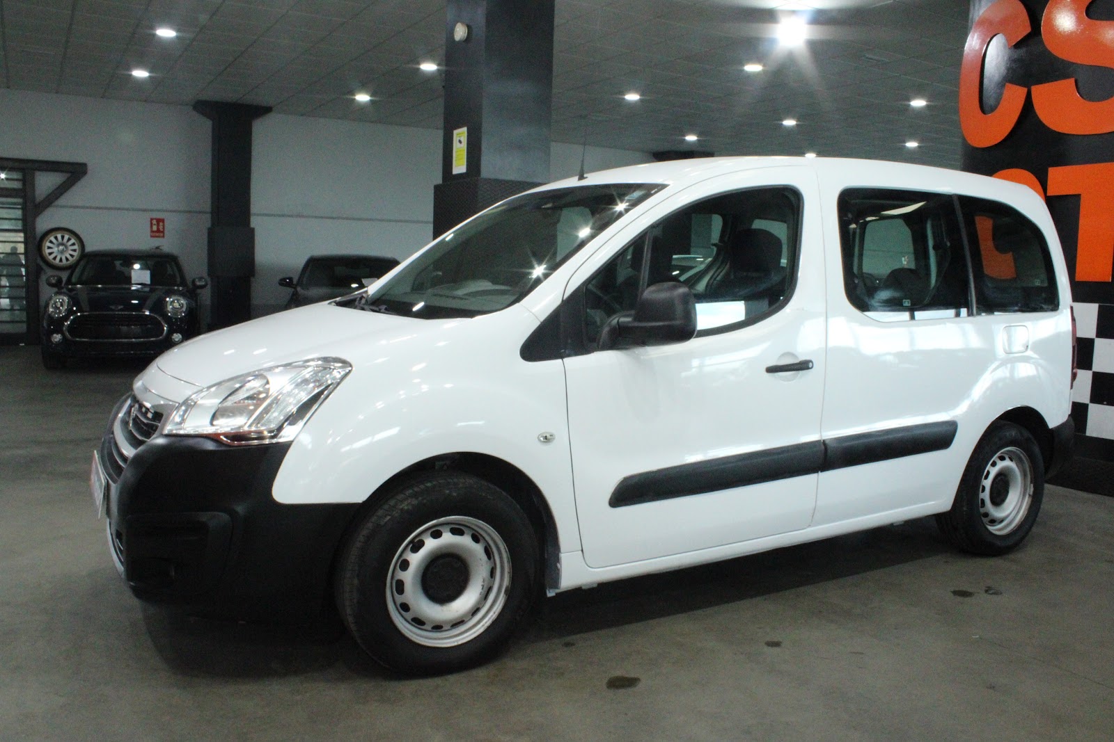 Foto 2 de PEUGEOT PARTNER 2017 en venta en CSV Motor VALDEFUENTES