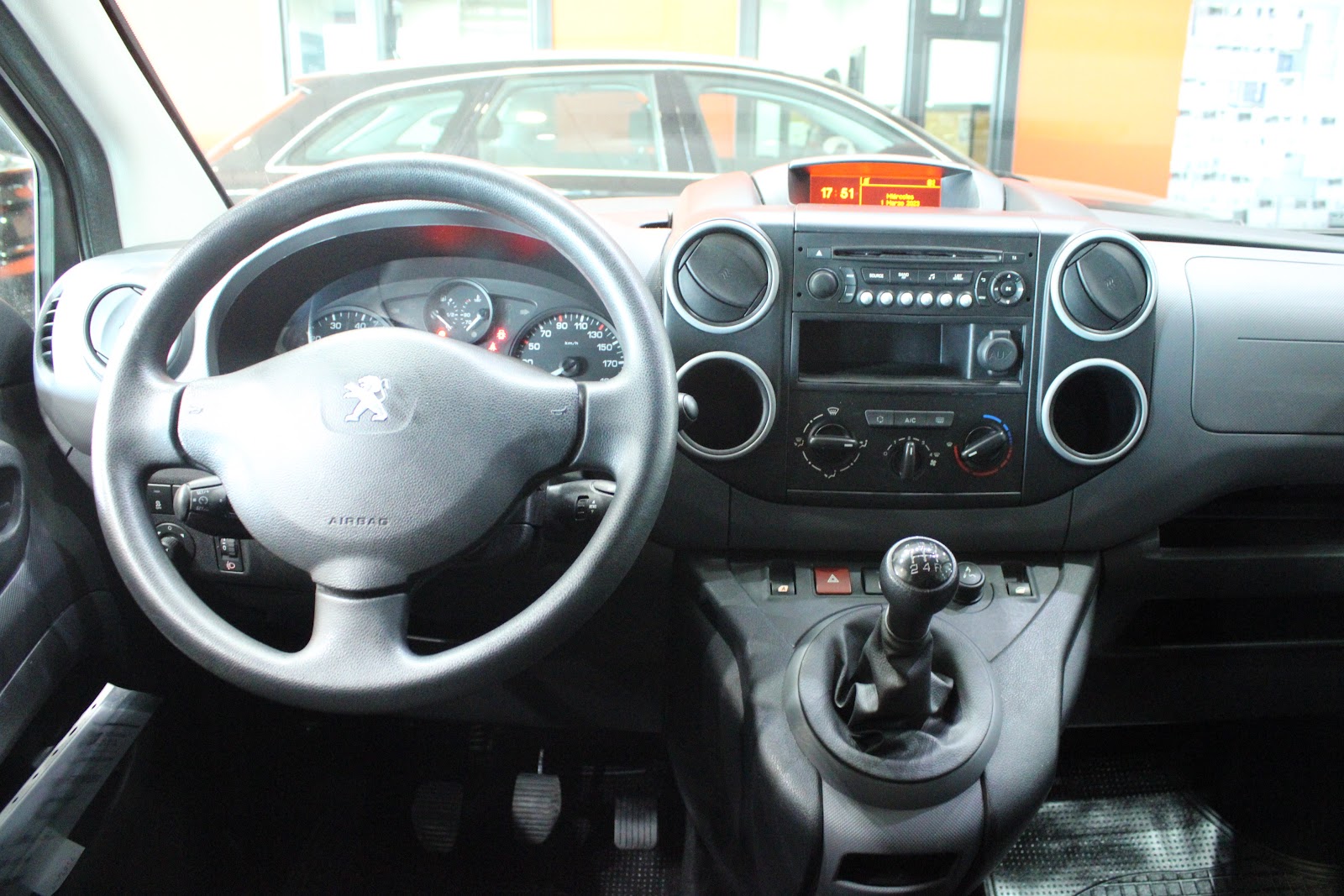 Foto 11 de PEUGEOT PARTNER 2017 en venta en CSV Motor VALDEFUENTES