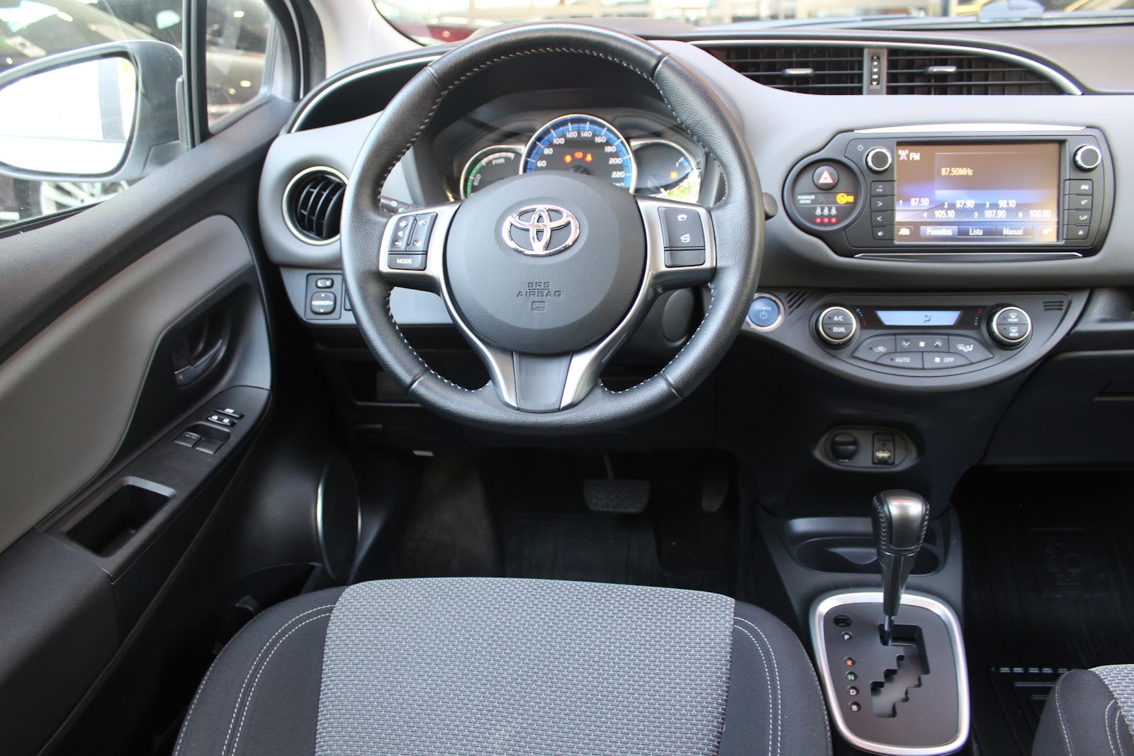 Foto 10 de TOYOTA YARIS 2017 en venta en CSV Motor VALDEFUENTES
