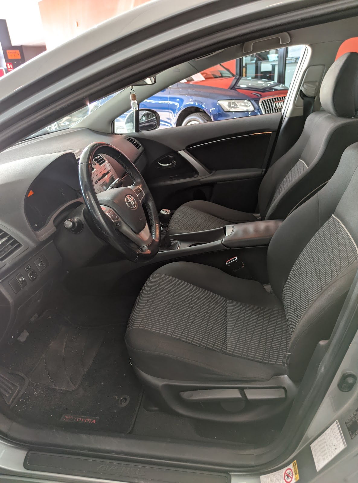 Foto 8 de TOYOTA AVENSIS 2012 en venta en CSV Motor VALDEFUENTES