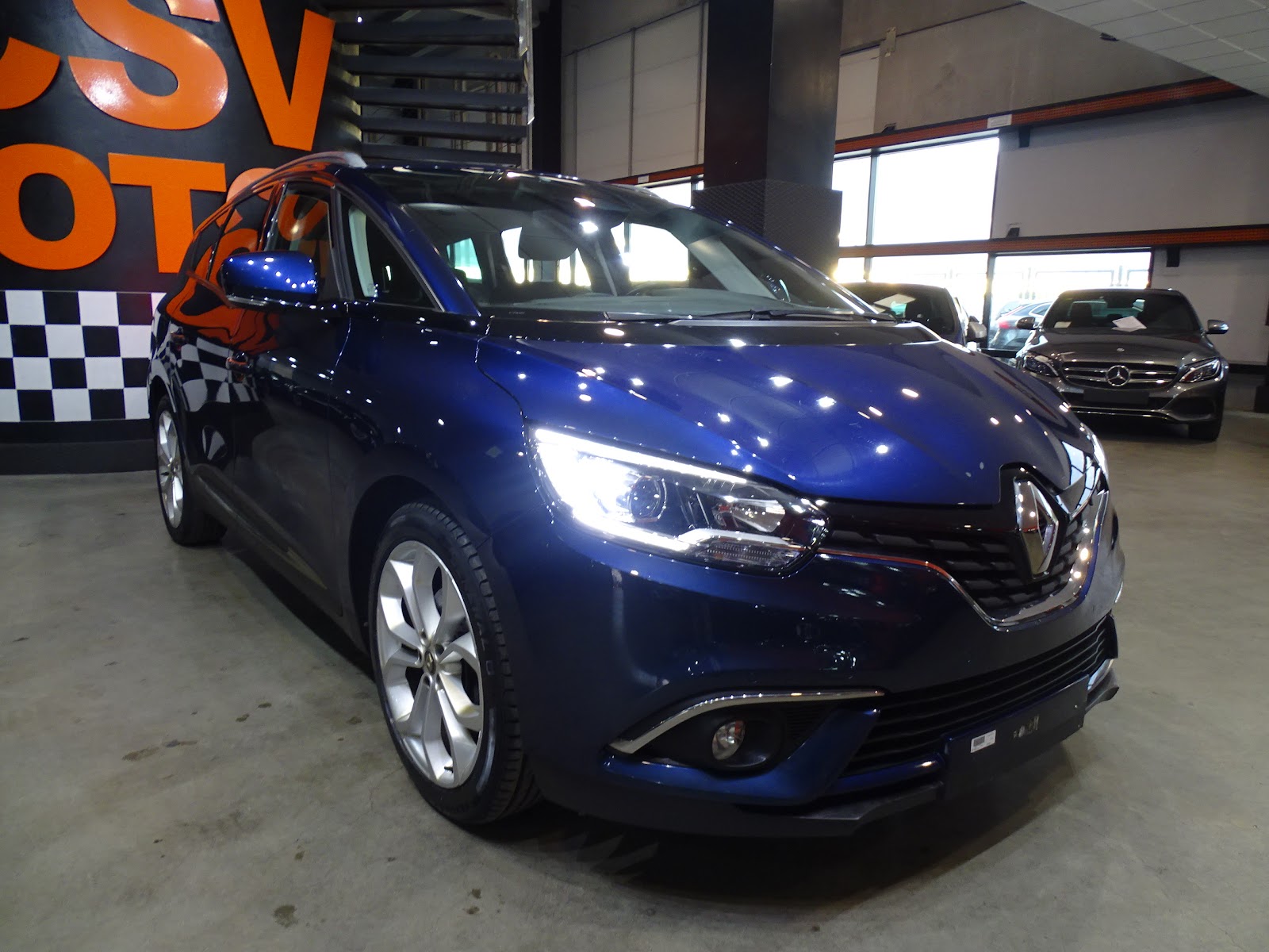 Foto 4 de RENAULT GRAND SCENIC 2018 en venta en CSV Motor VALDEFUENTES