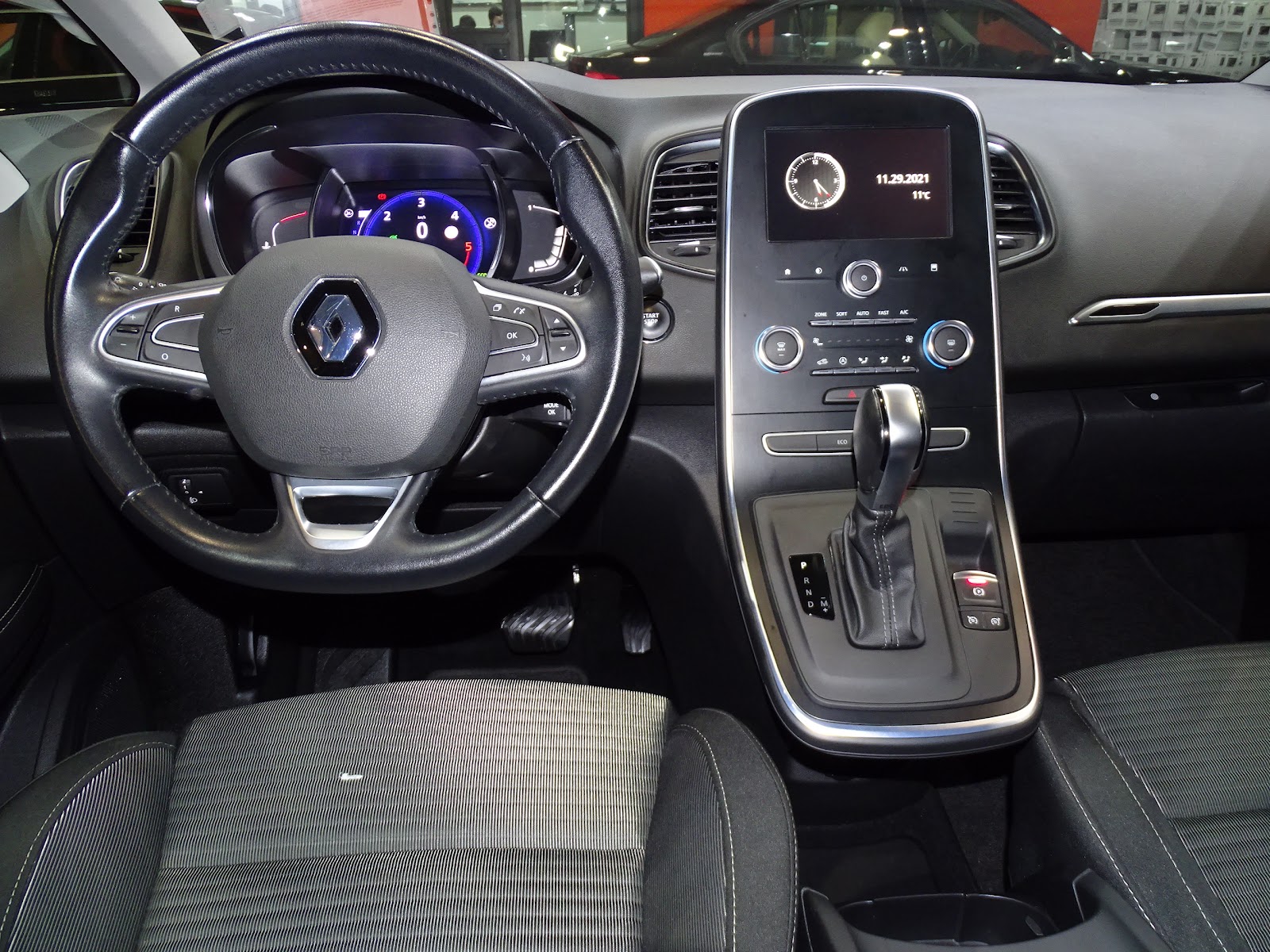 Foto 8 de RENAULT GRAND SCENIC 2018 en venta en CSV Motor VALDEFUENTES