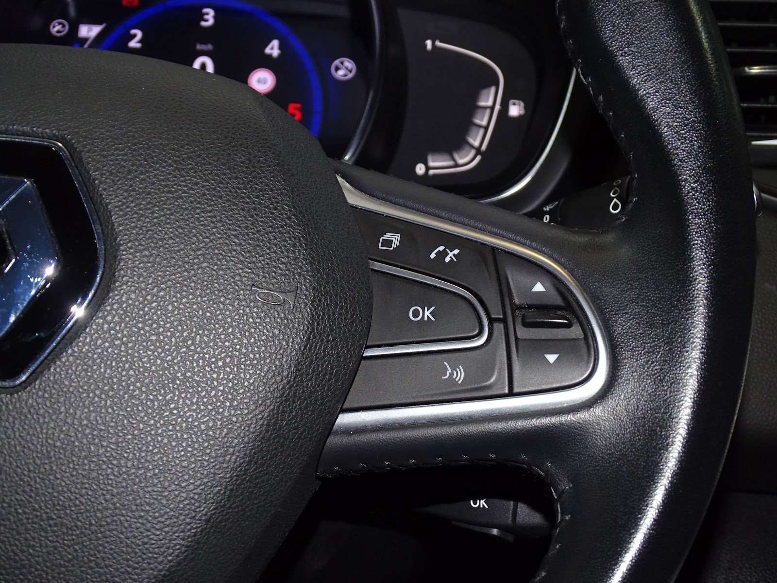 Foto 10 de RENAULT GRAND SCENIC 2018 en venta en CSV Motor VALDEFUENTES