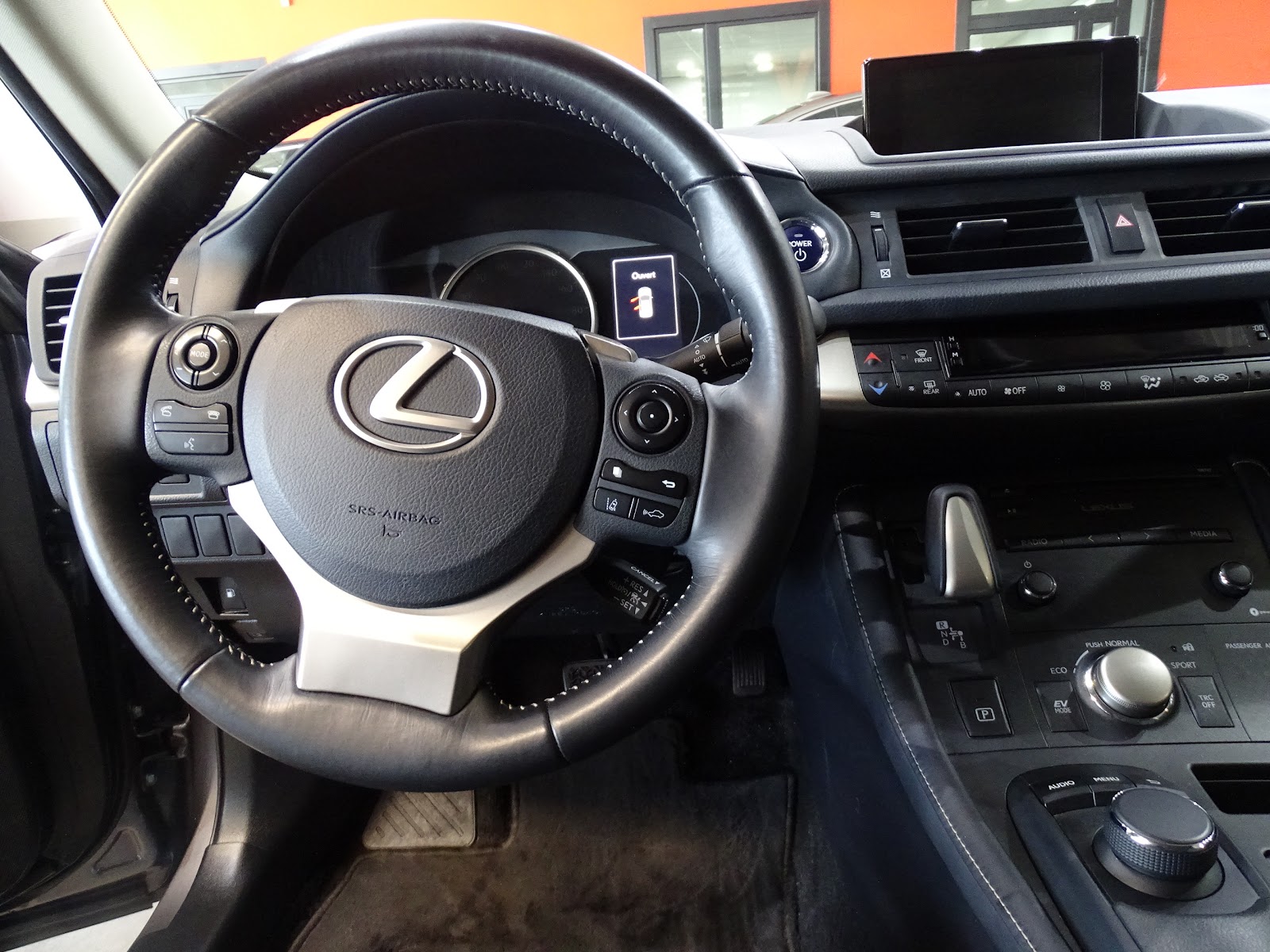 Foto 8 de LEXUS CT 2018 en venta en CSV Motor VALDEFUENTES