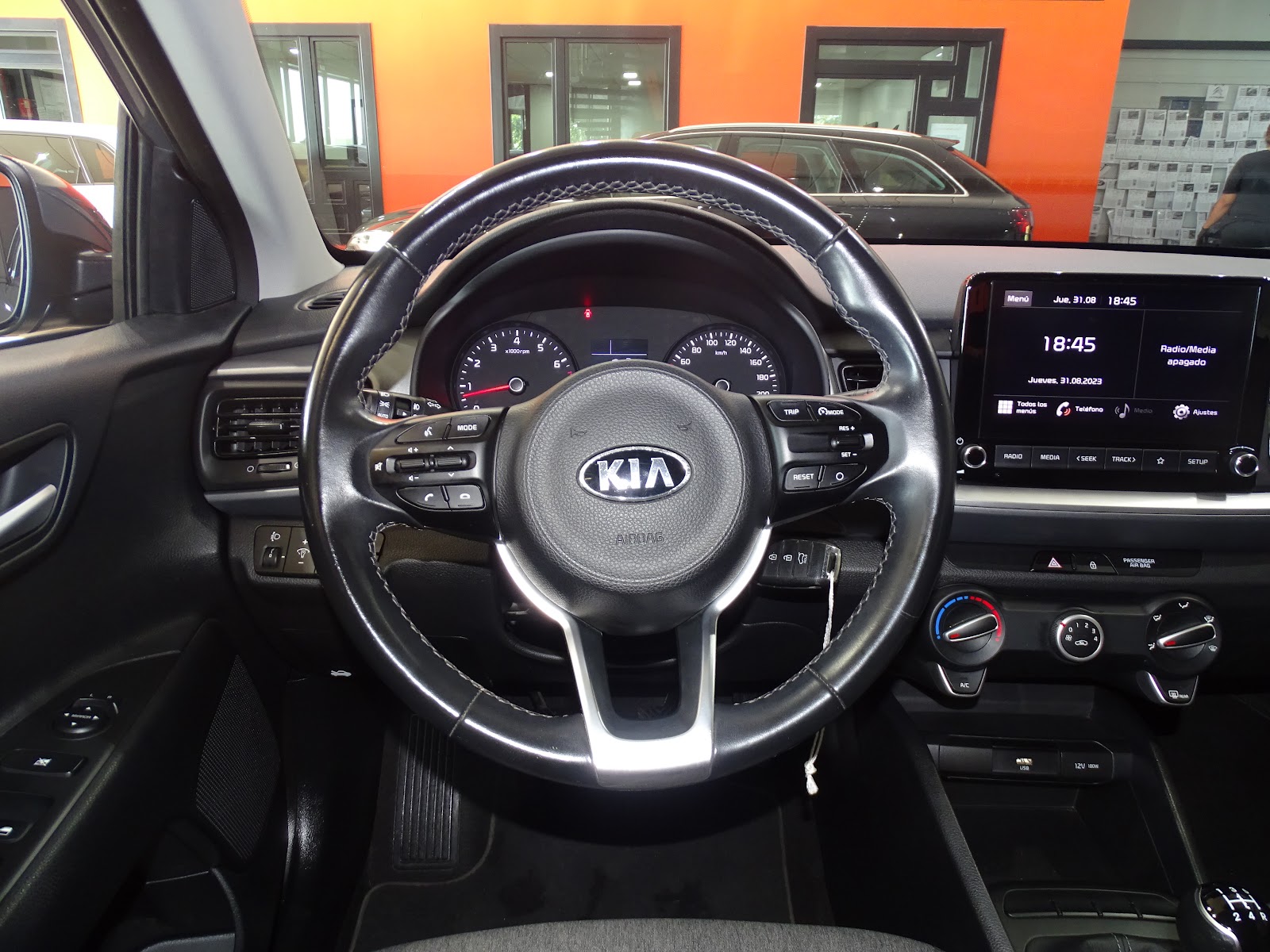 Foto 10 de KIA STONIC 2021 en venta en CSV Motor VALDEFUENTES
