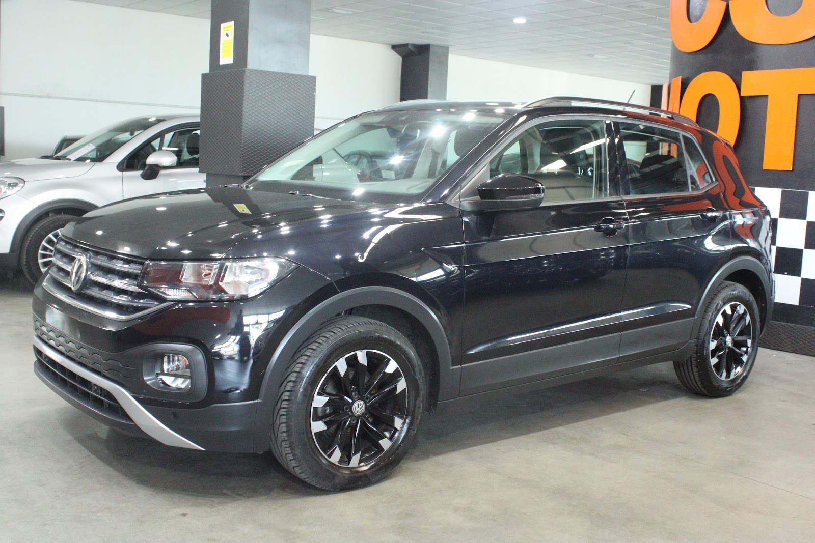 Foto 2 de VOLKSWAGEN T-CROSS 2019 en venta en CSV Motor VALDEFUENTES