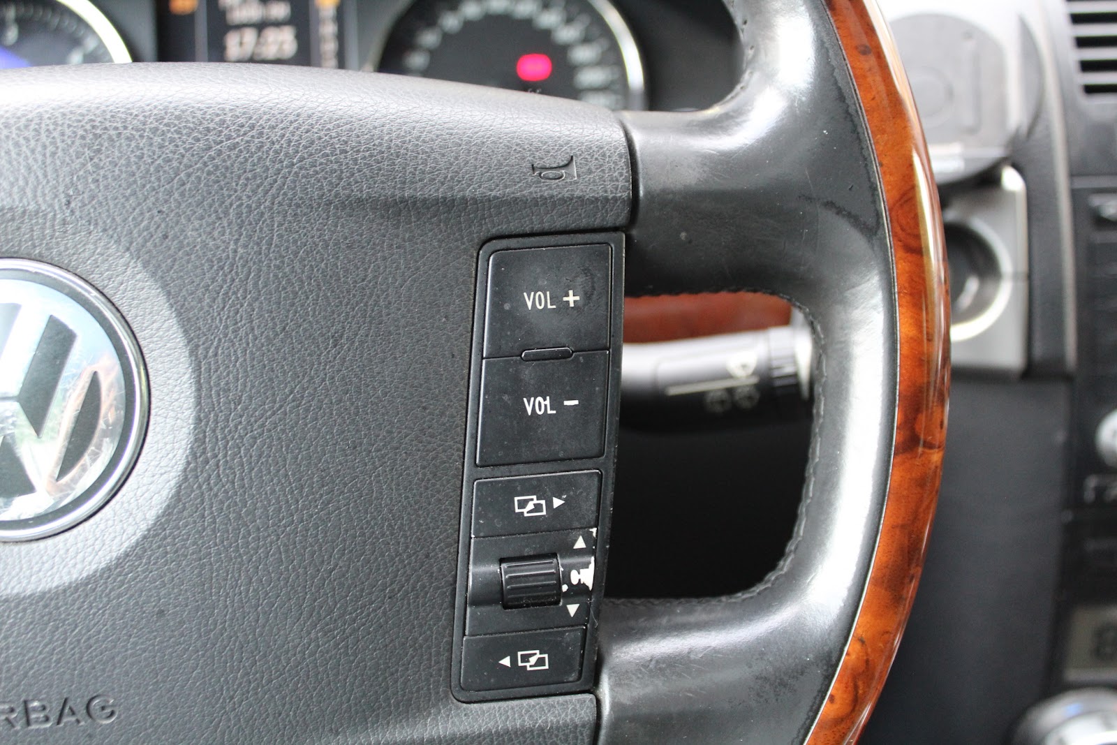 Foto 12 de VOLKSWAGEN TOUAREG 2004 en venta en CSV Motor VALDEFUENTES