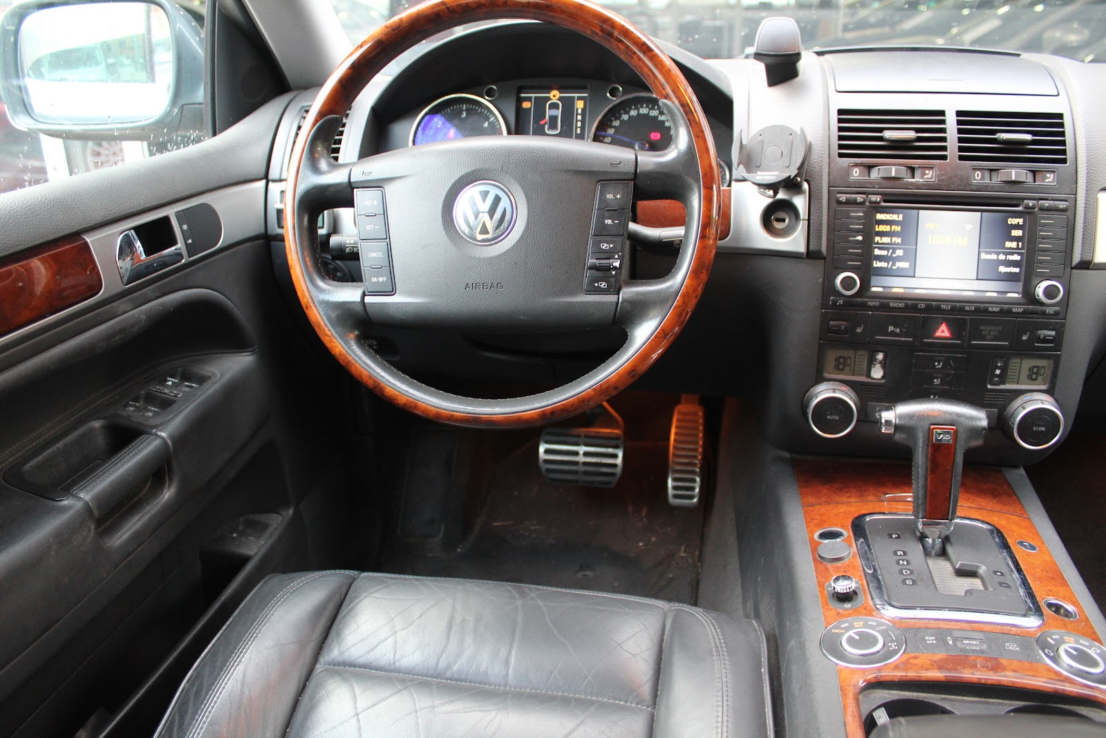 Foto 10 de VOLKSWAGEN TOUAREG 2004 en venta en CSV Motor VALDEFUENTES