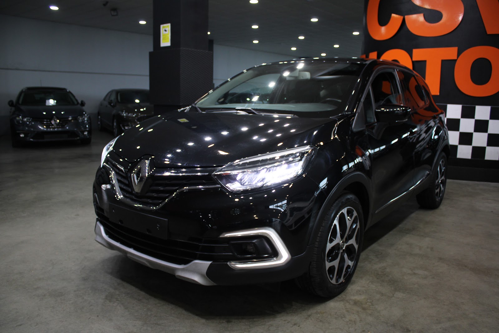 Foto 2 de RENAULT CAPTUR 2019 en venta en CSV Motor VALDEFUENTES