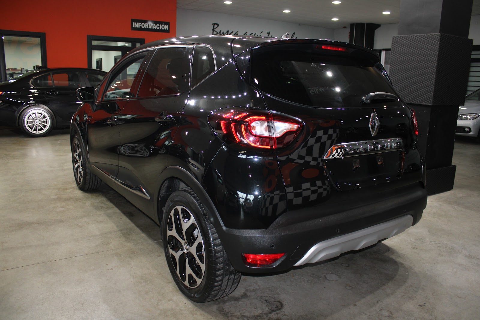 Foto 3 de RENAULT CAPTUR 2019 en venta en CSV Motor VALDEFUENTES